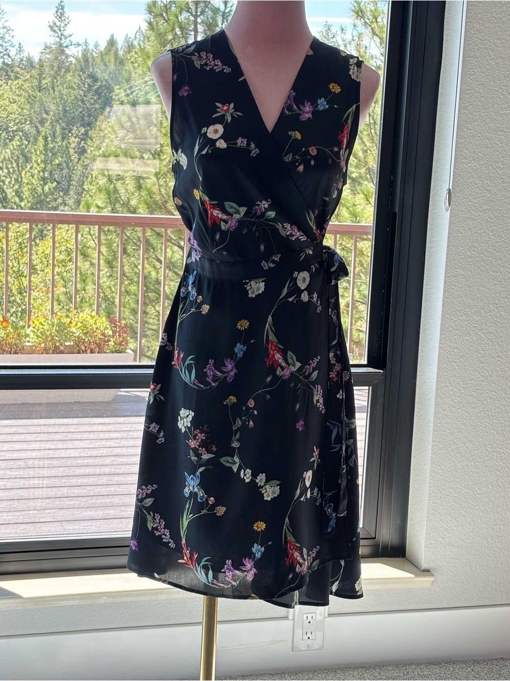 Amour Vert 100% Silk Floral Wrap Dress Black Botanical Size S